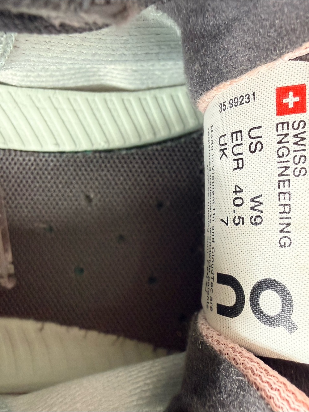 On Running Women's Gradient Mint and Burgundy Athletic Shoes - Picture 10 of 12